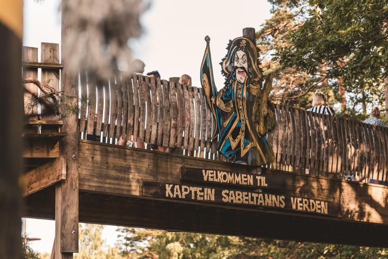 Kaptein Sabelatnns Verden