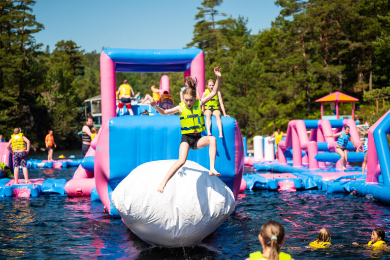 Lagunen Beach Club, hinderløype, Barn som flyr