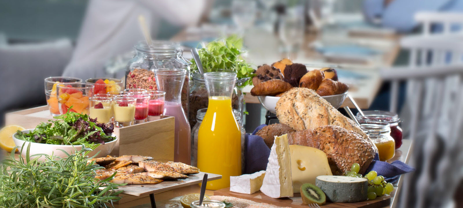 Frokostbord i Abra Havn
